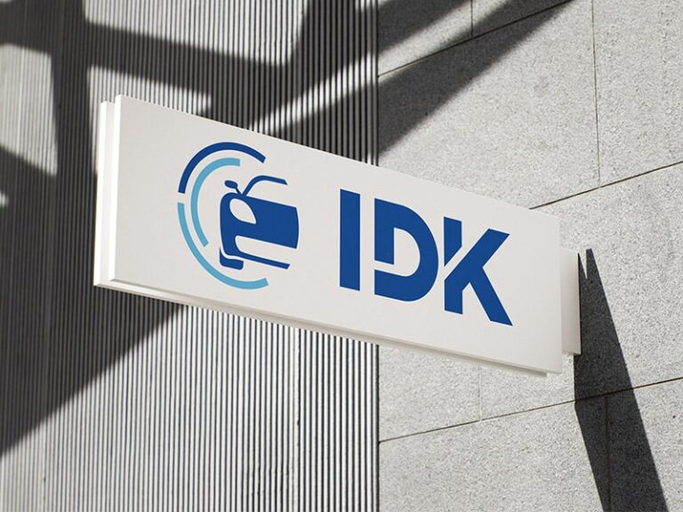 Logoschild mit Bildmarke Außenfassade