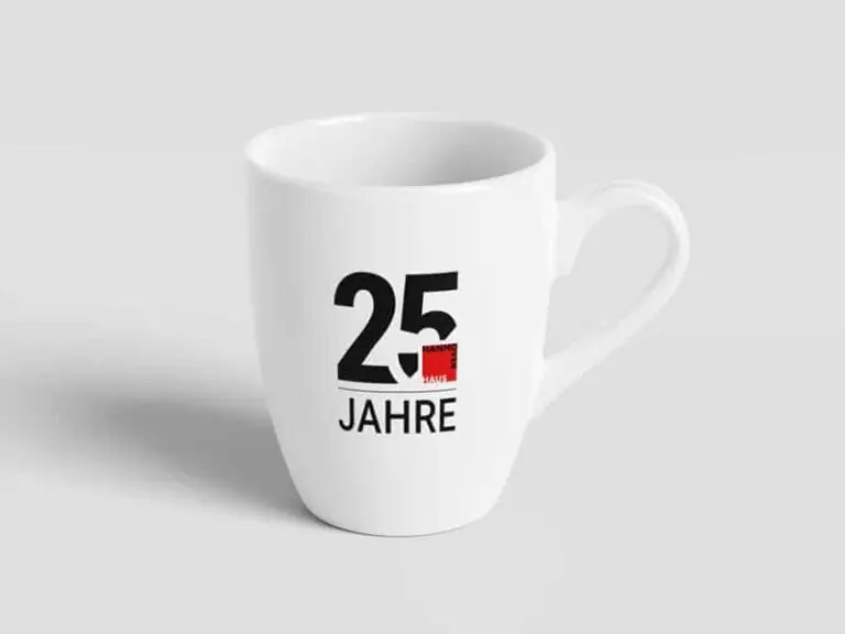 Tasse mit Jubiläums-Logo