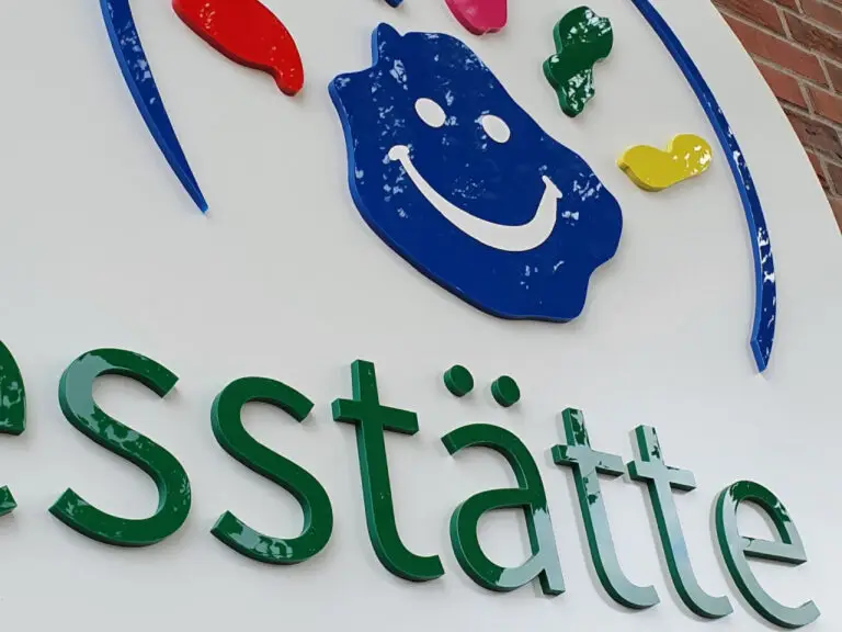 Acrylbuchstaben Logo