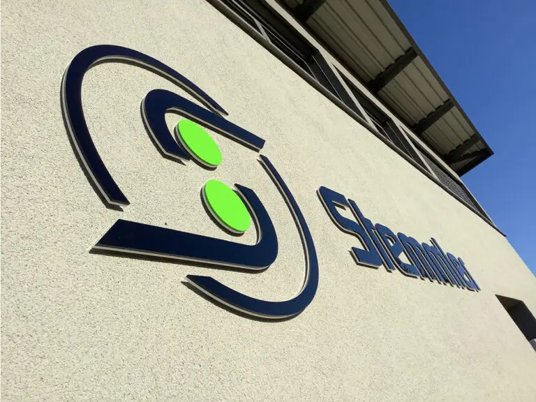 Stemmler Logoschild Außenfassade
